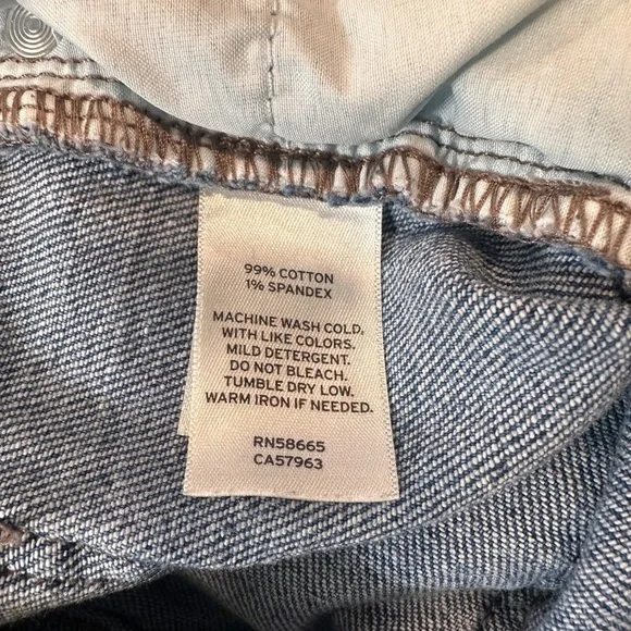 Abound Button Front High Waisted Straight Leg Mom Jeans Size 30 - Picture 5 of 7